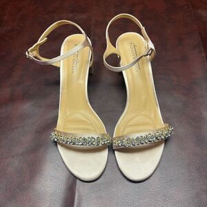 Badgley Mischka jeweled‎ satin heeled pale pink, size 11